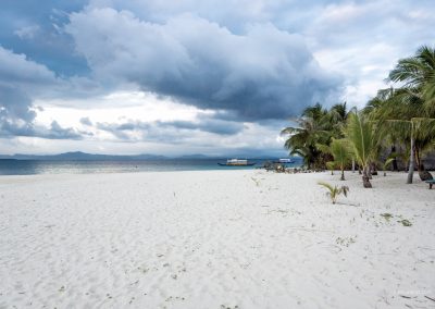 Weißer Strand auf Palawan auf den Philippinen